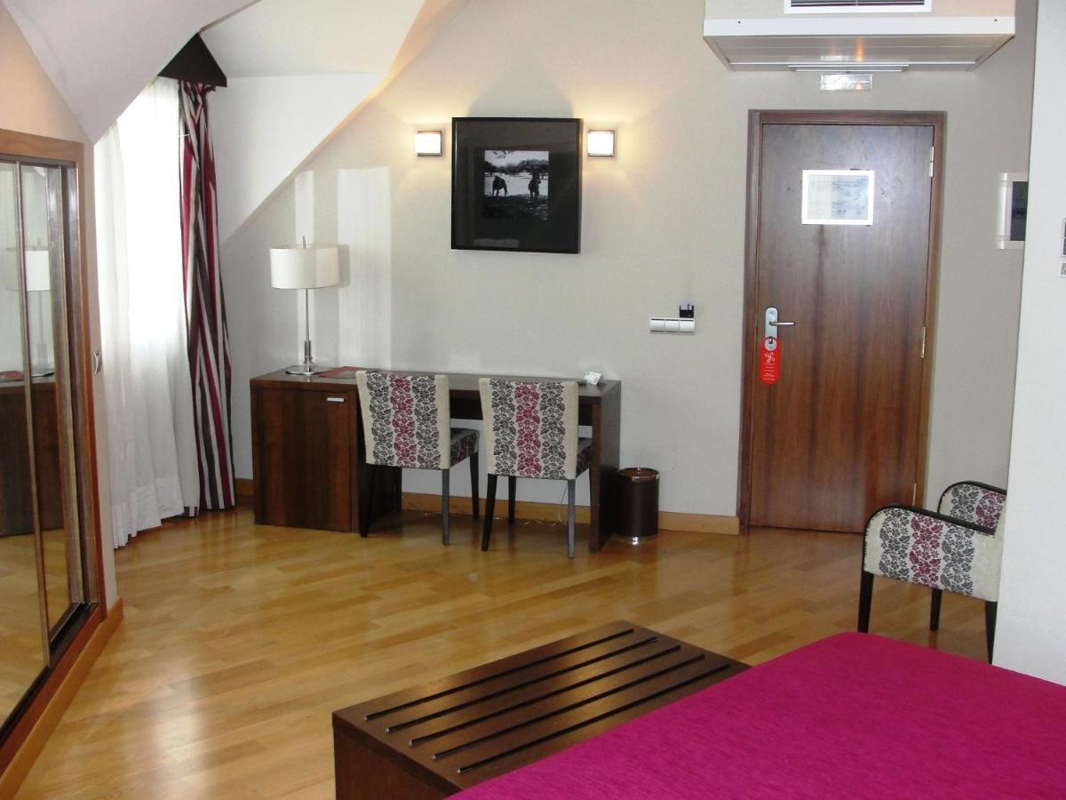 Hotel FC Villalba Collado Villalba Esterno foto